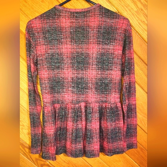 Maurices red and black plaid henley peplum XS vneck long sleeved top - Picture 10 of 10
